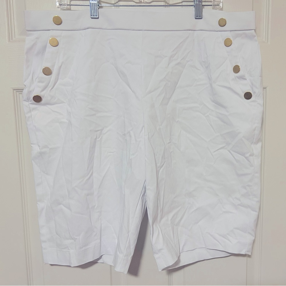 Dressy White Bermuda Shorts XXL